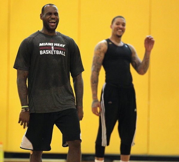 广州配资网 比斯利：詹姆斯等人在热火曾当面不尊重我 我真该扇他们耳光